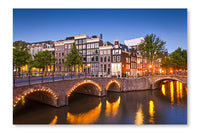 Amsterdam Tranquil Canal Scene, Holland 24 po x 36 po : Oeuvre d’art murale en panneau de tissu sans cadre