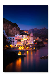 Night View of Amalfi 16 po x 24 po : Oeuvre d’art murale en panneau de tissu sans cadre