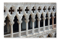 Doge's Palace Detail, Venice 28 po x 42 po : Oeuvre d’art murale en panneau de tissu sans cadre