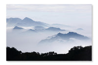 Mountains with Trees and Fog in Monochrome Colour 16 po x 24 po : Oeuvre d’art murale en panneau de tissu sans cadre