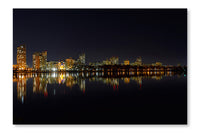  Picturesque Dark Cityscape 16 po x 24 po : Cadre d'art mural et panneau de tissu
