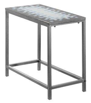 Table d’appoint argentée martelée et dessus à carreaux bleus et gris