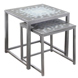 Table gigogne argentée avec dessus à carreaux bleus et gris, ensemble de 2