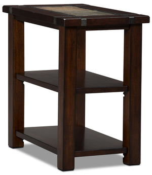 Table de fauteuil rustique Roanoke de 16 po avec tablette - bois cerisier foncé et incrustation d’ardoise